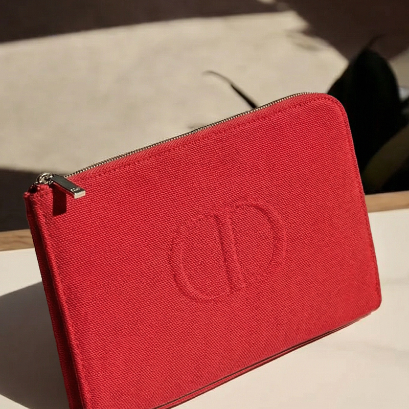 Dior’s Bag Red Large Capacity  - Luxury Bags Dior のレビューと価格