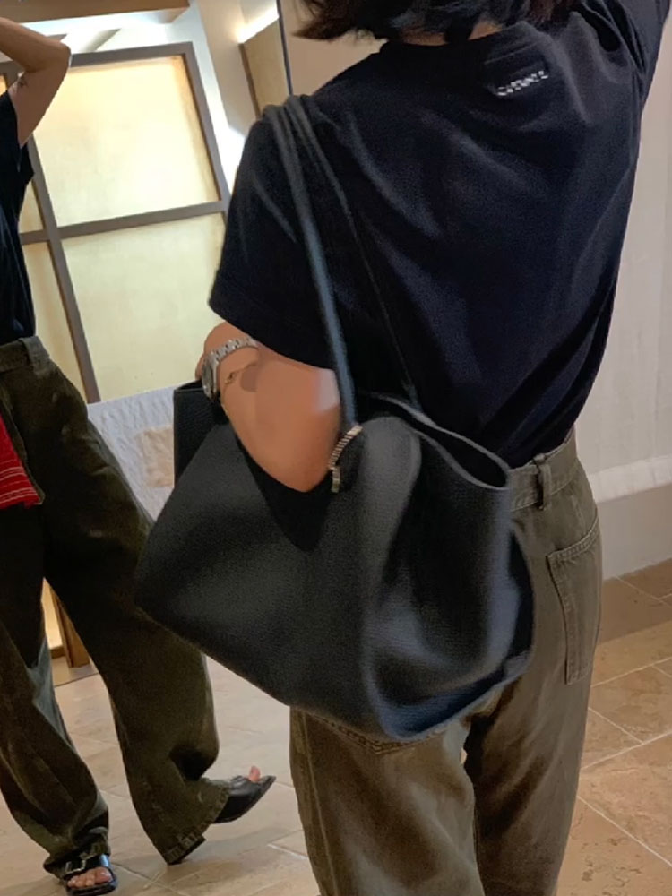 Black Large Capacity Tote Bag  - Luxury Bags For Young Women のレビューと価格